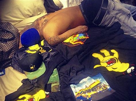 Rihanna Posts Photo Of Chris Brown Shirtless In Bed Two Days After They