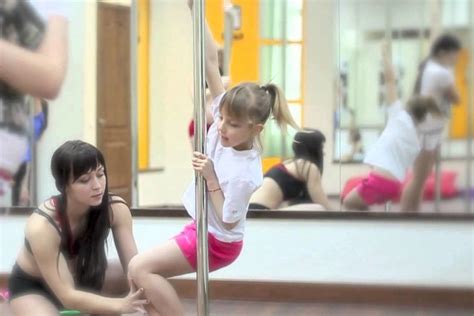 Убогая страна В России девочек учат танцевать на шесте с ПЯТИ лет 14 02 2018