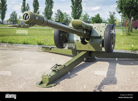 D 30 122 Mm Howitzer Hi Res Stock Photography And Images Alamy