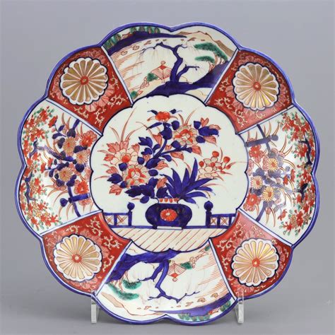 Japanese Meiji Period Signed Scalloped Imari Arita Charger C1900