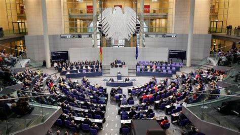 The bundestag is the german federal parliament. Ανησυχίες στο Βερολίνο για τη δράση των Γκρίζων Λύκων ...