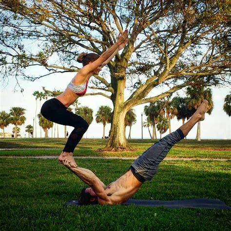 Sintético 91 Imagen Facil Posturas De Yoga En Pareja Mirada Tensa