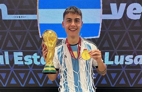 El Delantero Dybala Donó Su Medalla De Campeón Del Mundo A La Roma