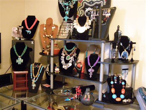Excellent Vertical Display For Jewelry In A Small Area Creative