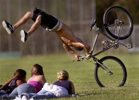 Dangerous Stunts Gone Wrong Perfectly Timed Photos Funny Pictures