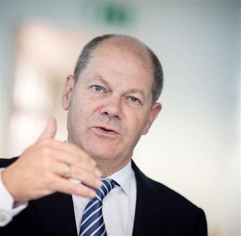 $884bn) funding package put together by the federal government to help german businesses and workers survive the pandemic. Hamburg: 14 Unbekannte attackieren Olaf Scholz' Wohnhaus ...
