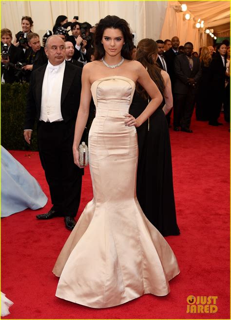 Kendall Jenner Cant Sit In Her Tight Dress At Met Ball 2014 Photo