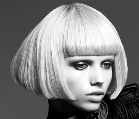 Long hairstyles are no longer a hairstyle preferred by women. Amazing bob haircut with bangs starting way back | Kleuren