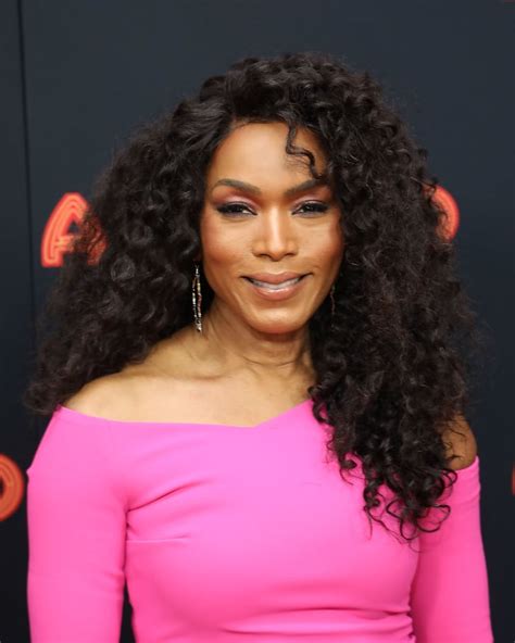 Angela bassett stunned in a red alberta ferretti dress during sunday's 93rd annual academy the dress's billowing sleeves tied into a bow at the back, letting a sheer, chiffon train trail behind bassett. Angela Bassett | Small Celebrity Hair Changes 2019 | POPSUGAR Beauty Photo 20