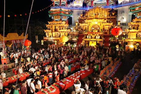 When the new year came, i was so excited. worship your ancestors for the HUNGRY GHOST FESTIVAL ...