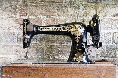 I recently acquired an awesome old singer sewing machine from my grandma. Old Singer Sewing Machine Stock Photo - Download Image Now ...