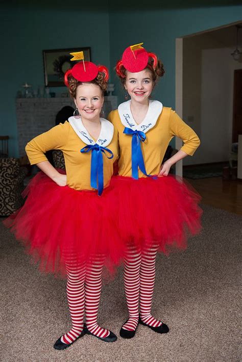 Tweedle Dee And Tweedle Dum Diy Halloween Costumes Halloween Alice In Wonderland Alice In