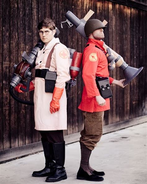 Medic And Soldier Team Fortress 2 Cosplay Pic Global Geek News