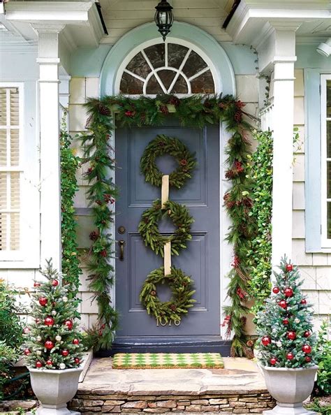 10 Front Doors Styled With Outdoor Christmas Decorations Front Door