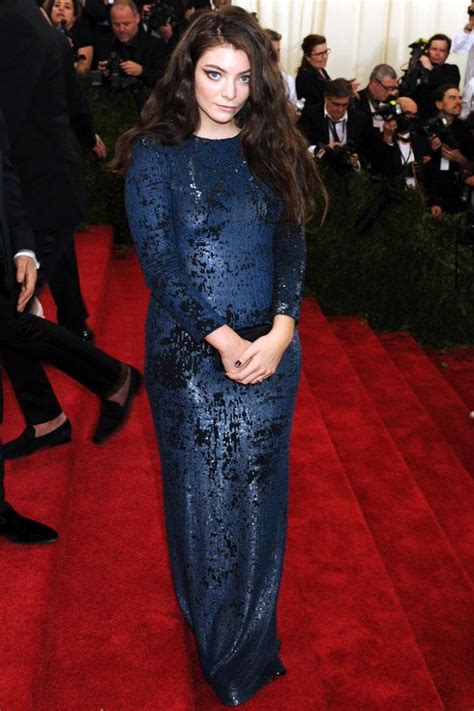 Lorde told mistajam that green light was about me trying to figure out how to put myself back structurally and thematically complex, green light isn't as immediate as previous lorde singles like. Lorde explains SNL outfit
