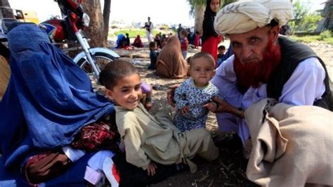 پاکستان سے واپس جانے والے افغان خاندانوں کی مالی امداد میں کمی Bbc News اردو