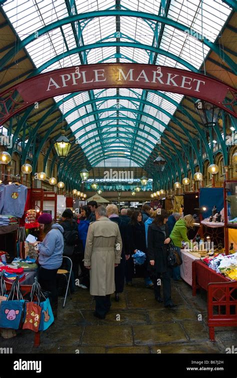 Apple Market In Covent Garden In London England Uk Stock Photo Alamy