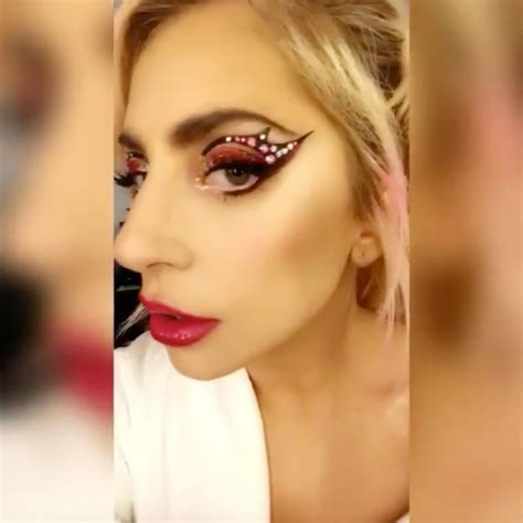 Grammys 2017 The Magic Behind Lady Gagas Sparkly Performance Eye