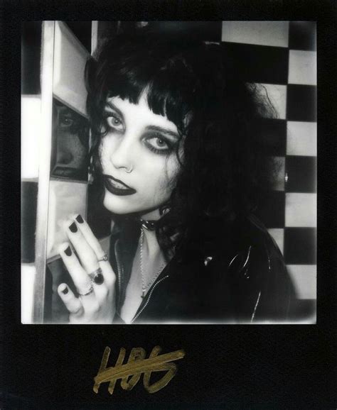 Pin By Leslie Elizabeth On Pale Waves Pale Waves Goth Aesthetic