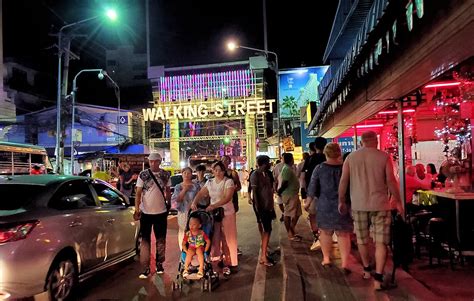 【タイ旅行記⑯】パタヤの夜は怪しい色のネオンで賑わうミステリアスな街 笑顔を伝える旅ブログ