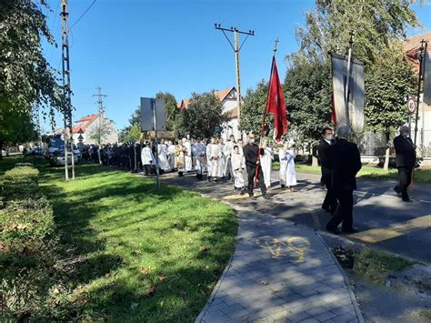 Learn how to snell a fishing hook, snelling two hooks, three or more spade end hooks fast and easily with strong fishing snell knot. Rózsafüzér Királynője Búcsú Jászberényben - BerényCafé