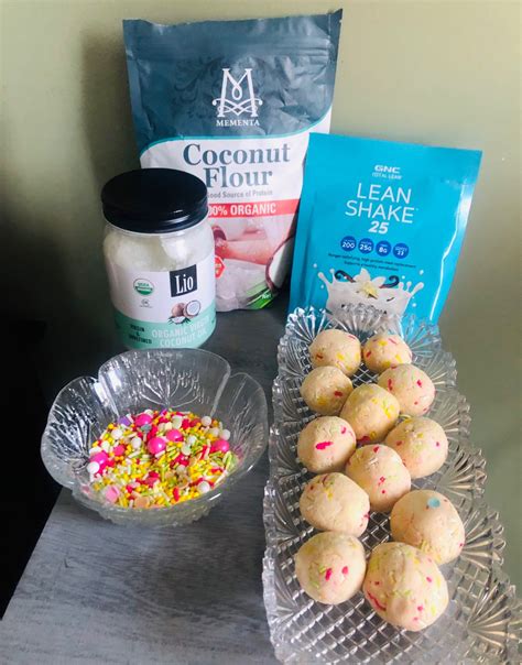 Do you have a birthday coming up that you're hoping to celebrate with cake as usual, but you're actually in the midst of trying to be a little more calorie conscious than usual right now? Herbalife Shake Recipes Birthday Cake | Sante Blog