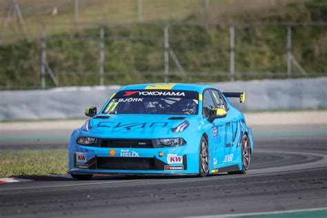 The belgian, who has returned to the wtcr this year after missing the 2020 season, successfully negotiated a safety car restart after comtoyou teammate tom coronel was forced to stop on track. WTCR - BJÖRKKEL AZ ÉLRE TÖRT A LYNK & CO, MICHELISZ IS AZ ...