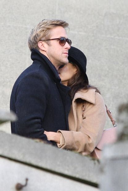Ryan Gosling And Eva Mendes Take A Romantic Stroll Through Paris