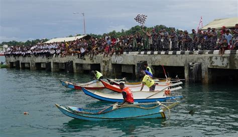 Balapan Perahu Ketinting Meriahkan Hut Lantamal Xiv Sorong Yang Ke 7