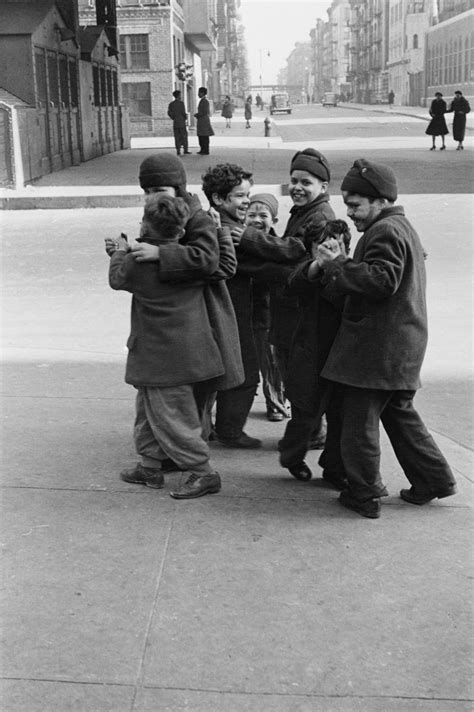 New York Ca 1942 Helen Levitt Photo New York New York Photos