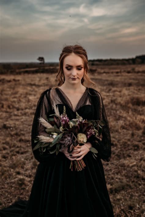 Moody Elopement Wedding Shoot ⋆ Gothic Wedding Inspiration