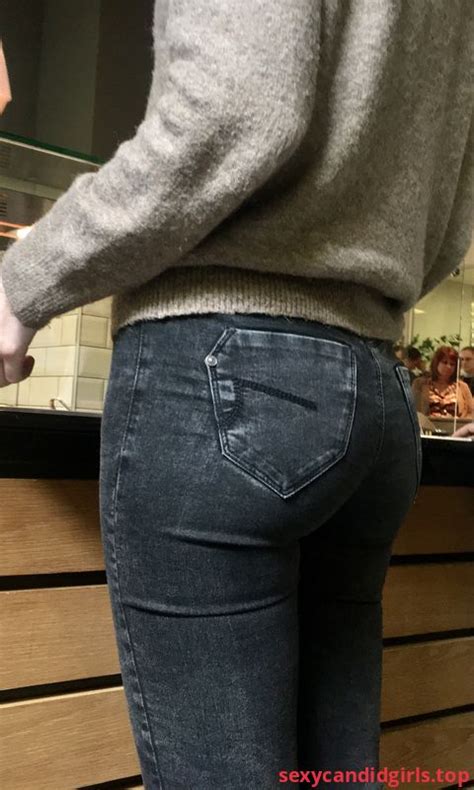 Sexycandidgirlstop Ass In Tight Jeans In The Kitchen Closeup