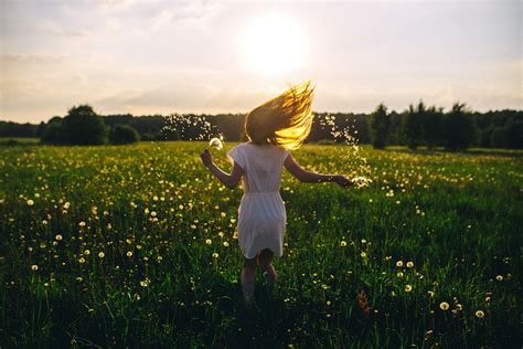 Wallpaper Model Sun Rays Landscape Trees Grass Dandelion Dress