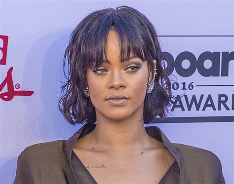 The 25 Best Rihanna Hairstyles Hair Cuts And Colors Hairstylecamp