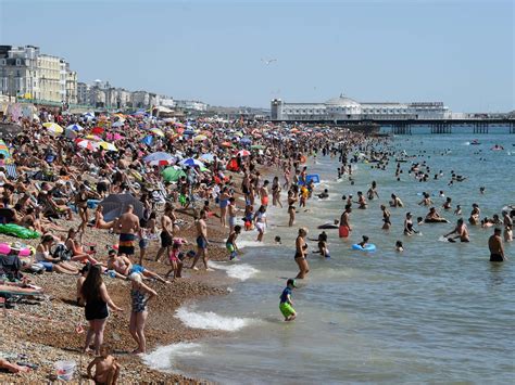 Uk Weather England Sees Hottest August Day For Years As Heatwave Set To Continue Into Next