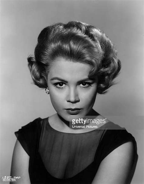 Sandra Dee 1960 Photos And Premium High Res Pictures Getty Images
