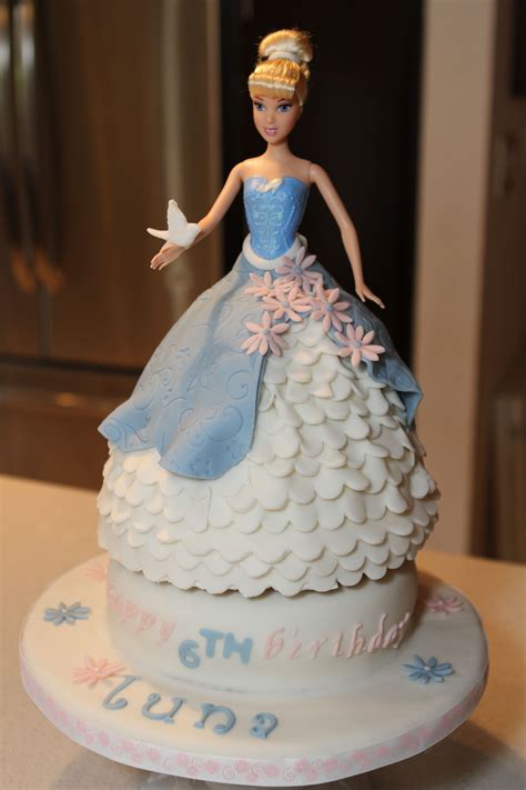 Cinderella Fondant Cake Made By Vanessa Jubis Lulus Lovely Cakes