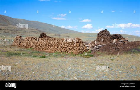 Shepherd Dwelling Steppes Of The Mongolian Altai Stock Photo Alamy