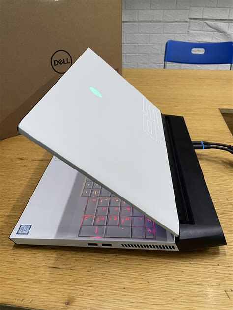 Dell Alienware Area 51m Core I9 9900 Nvida Rtx 2080 Laptop Cũ Giá