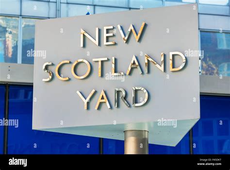 New Scotland Yard Sign Hi Res Stock Photography And Images Alamy