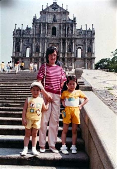 날렵한 몸으로 높게 날아 올라 때리는 스매싱은 정말 일품인것 같습니다. Pui Ying Middle School 1970 Grads (or eqv.)