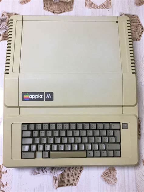 Vintage Apple Iie Personal Computer Model No A2s2064f Catawiki