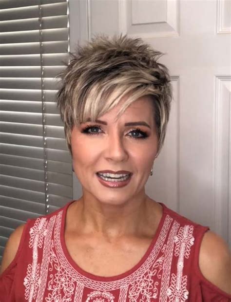The Beautiful Natural Short Hairstyles For Women Over 40 For Your New