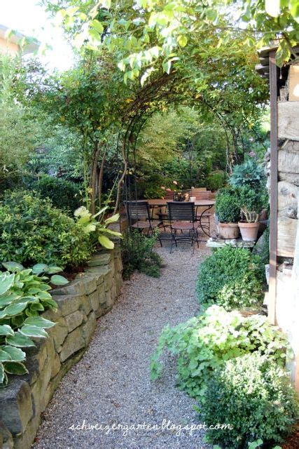 Garten selber anlegen, biologisches gärtnern, rosen, garten vorher nachher, diy, gartengestaltung, gartenplanung, gartenideen, garteninspiration Sitzplatz+Kieswege+Natursteinmauern+Harlekinweide+hakuro ...