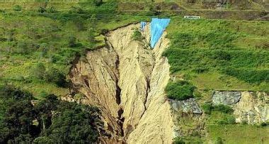 Landslide locations were identified in the study area from interpretation of aerial photographs and field surveys. Clever Bulletin: Bahaya, regangan dan hakisan sepanjang ...