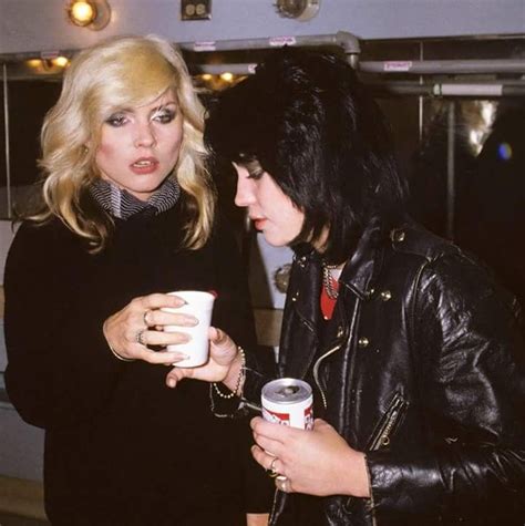 Debbie Harrry And Joan Jett On 1 Pop Punk Freddie Mercury Moda Inspo Botox Rock And Roll