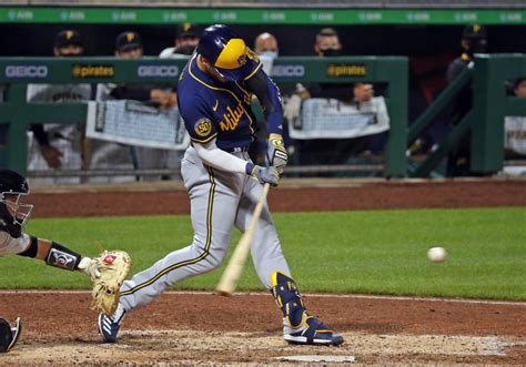Brewers Games Like Monday Night Are Why We Re Addicted To Baseball
