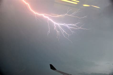 Airasia Flight 8501 What Makes Thunderstorms Such A Threat To