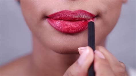 How To Apply Liquid Lipstick Perfectly Youtube