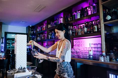 Free Photo Bartender With Tattoo